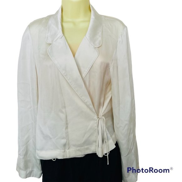 ARITZIA Wilfred ALLUSION Ivory Silk Wrap Top. Size Medium - Picture 2 of 9